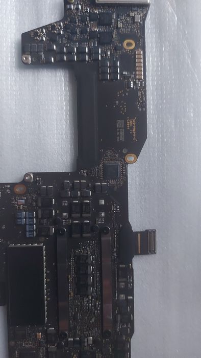 Материнська плата Macbook pro A1708.