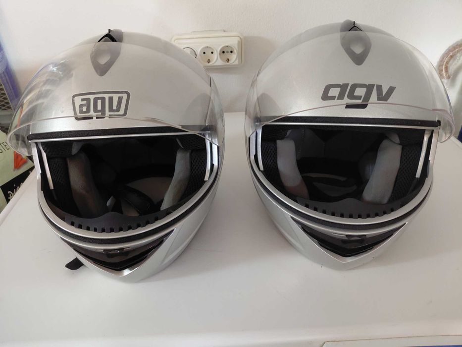Capacete mota 1 homem e 1 mulher