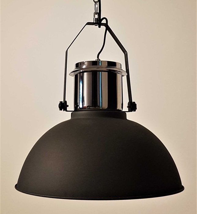 Candeeiro de teto em metal