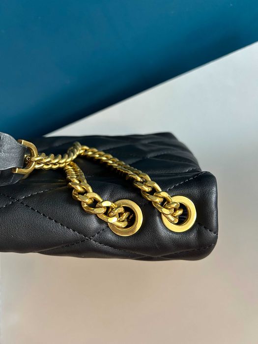 Pikowana torebka na łańcuch. Mango