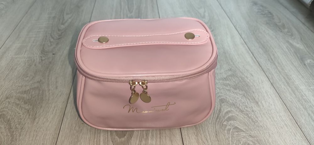 Kuferek na kosmetyki kosmetyczka podróżna nowa