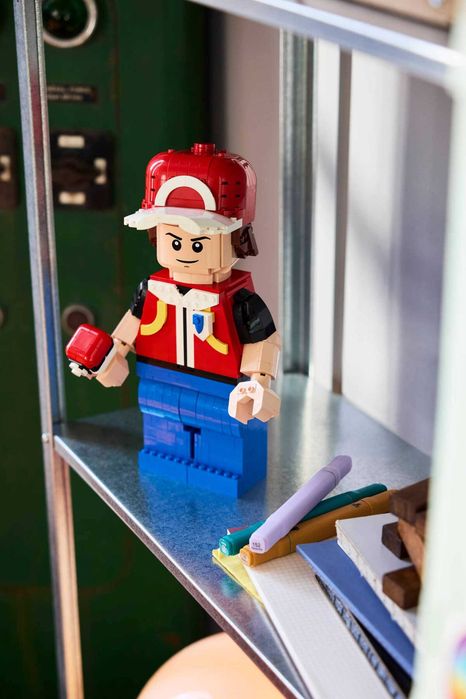 LEGO Pokémon 40868 Up-Scaled Red Minifigure.Збільшена мініфігурка Реда