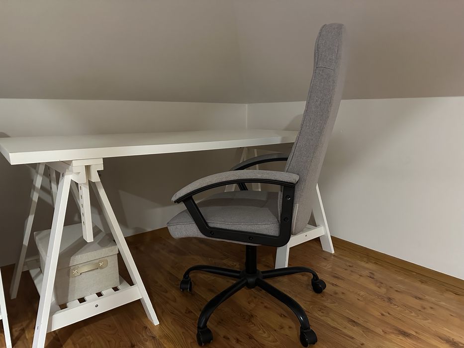 Biurko Ikea LAGKAPTEN MITTBACK + krzesło biurowe Jysk