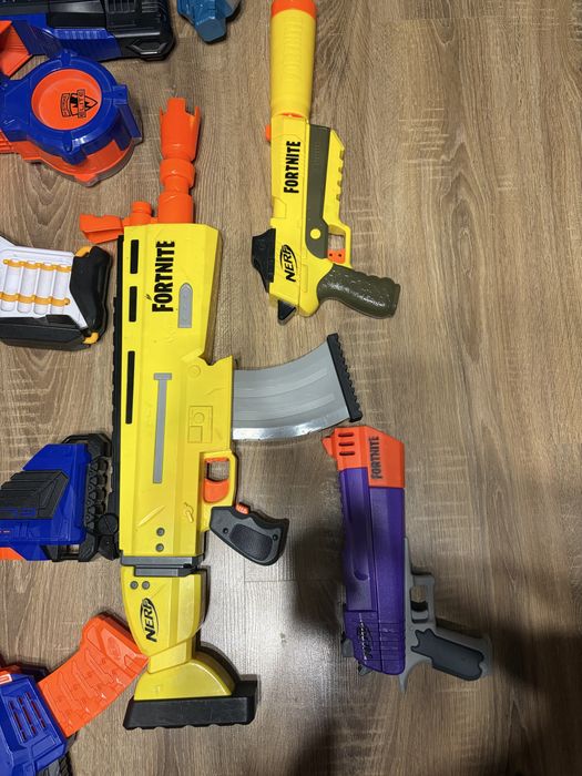 Игрушечный бластер Nerf
