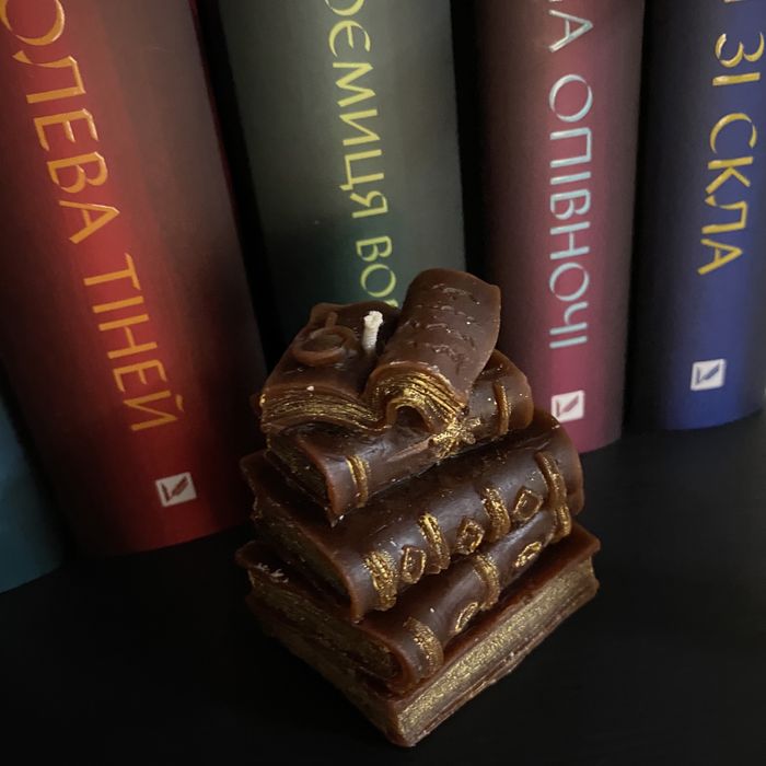 Свічки у формі книг