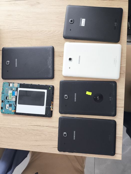 Tablety Samsung T560- Zestaw 5 szt., nie włączają się