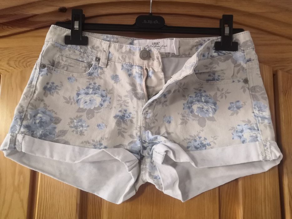 Beżowe szorty / krótkie spodenki w kwiaty (H&M, 36), shorts