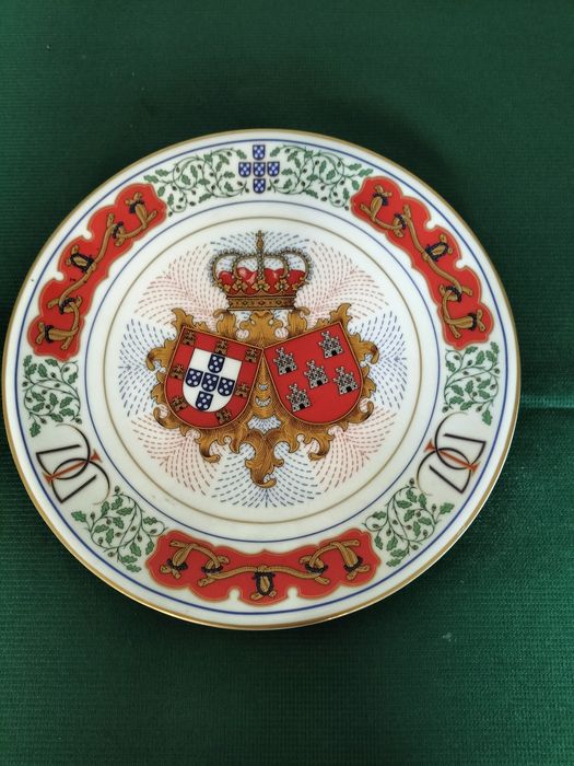 Conjunto de 3 pratos da família real Portuguesa