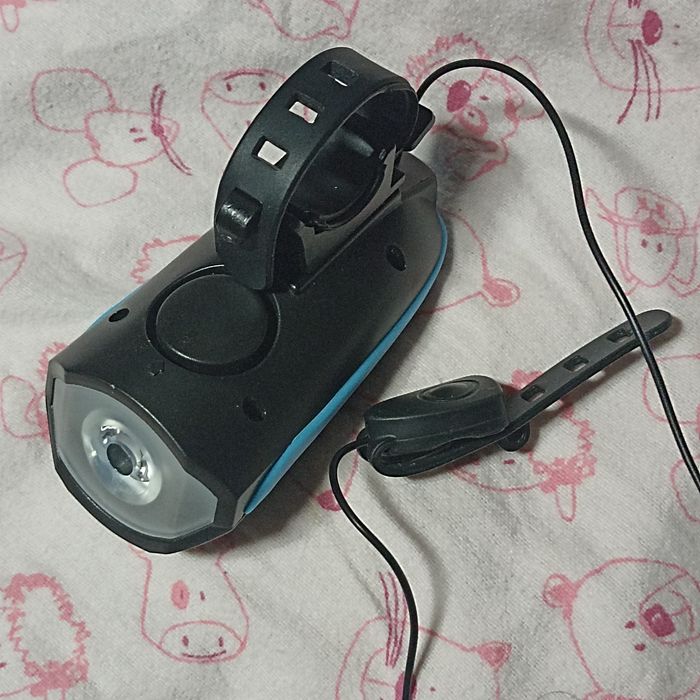 Lanterna e Sinal sonoro para bicicleta