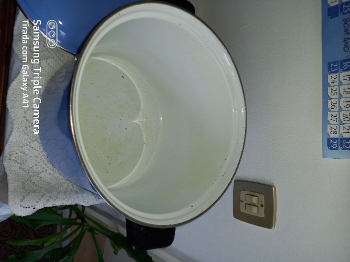 Panela azul para cozinha em esmalte
