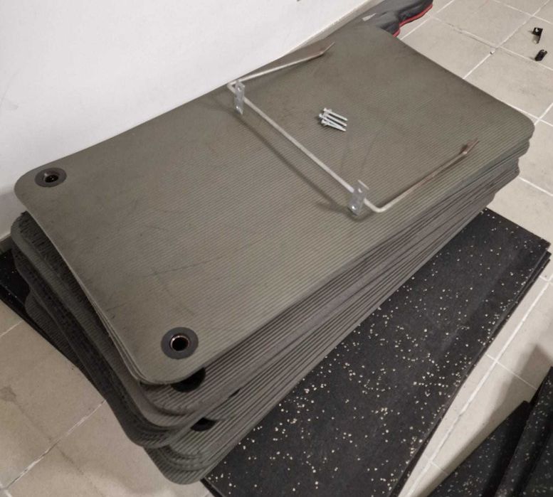 Lote de 19 Colchões/Almofadas em Espuma 108 x 59,5 cm – Com Suportes