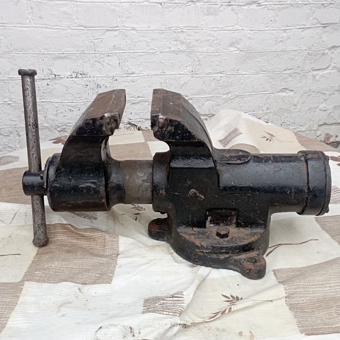 Тиски СССР 120 мм. Тиски слесарные СССР 120. Лещата слюсарні. Тиски по