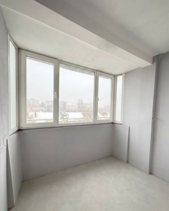 Продаж ТЕПЛОЇ 3х кімнатної, ГЕРОЇВ МАЙДАНУ (ТЦ МАЙДАН) частково РЕМОНТ