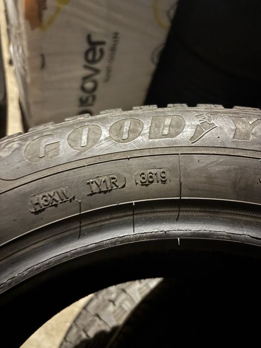 Продам комплект б/в шин Goodyear 205/60 R16.