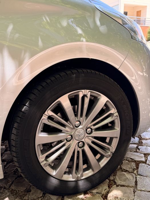 Peugeot 208 (2018) 1.2