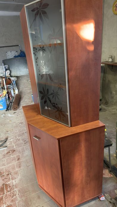 Witryna rogiwa dwu cześciowa .Szafka.