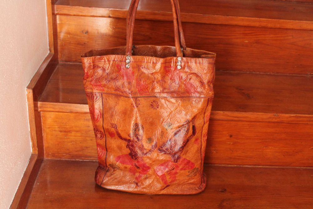 Carteira de mão em pele