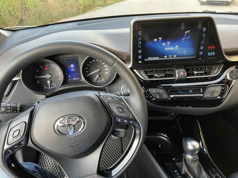 Toyota C-HR 2019 офіційна