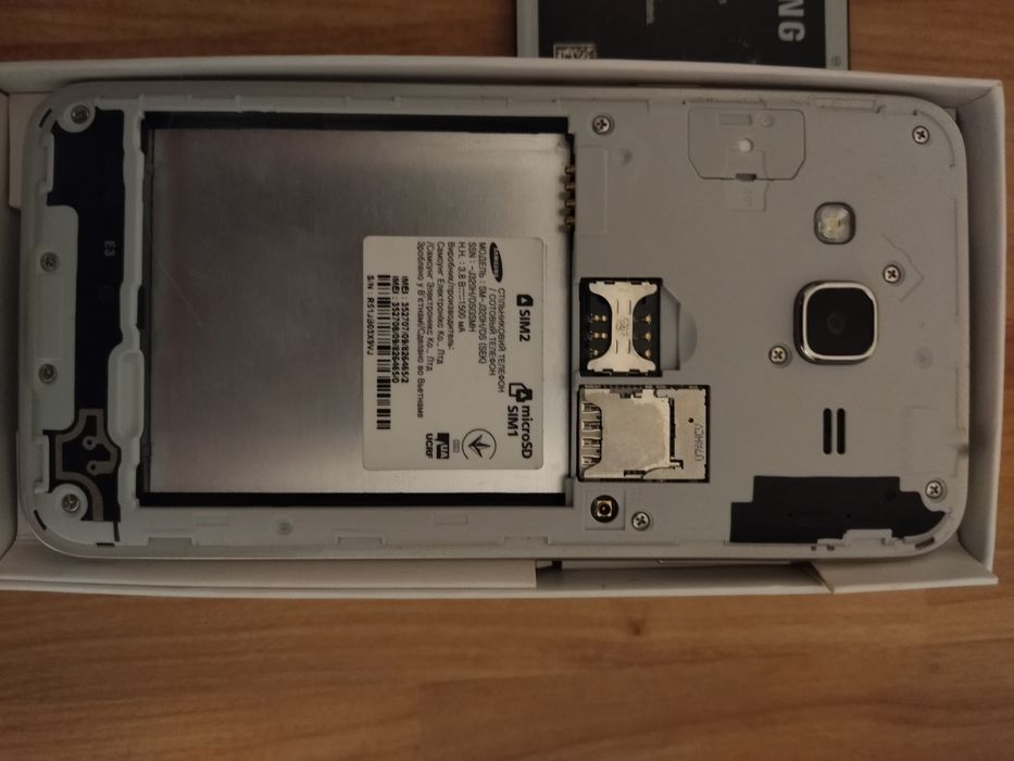 Телефон самсунг j3