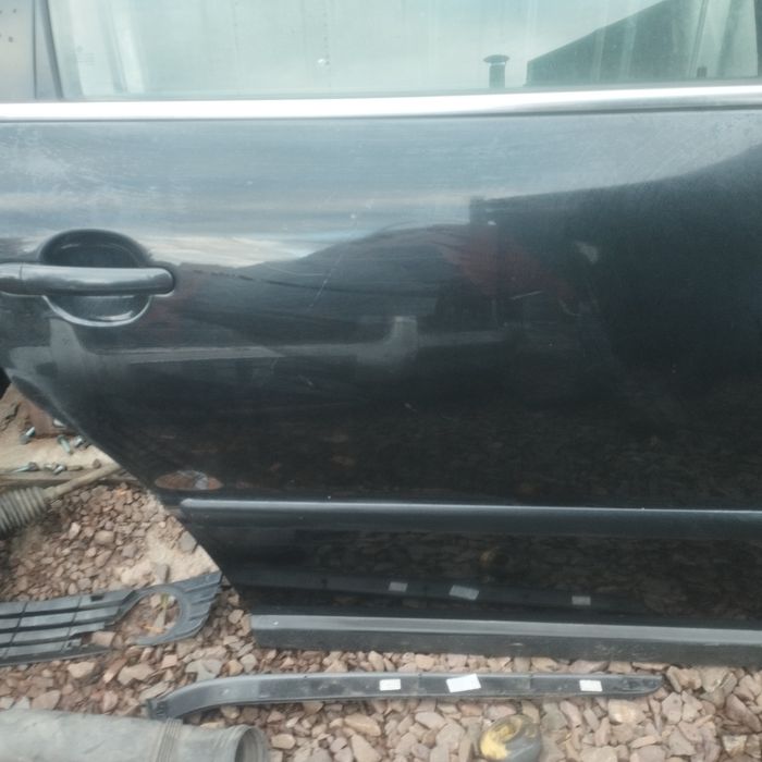 Volkswagen passat B5 fl sedan drzwi tył prawe kompletne LC9Z