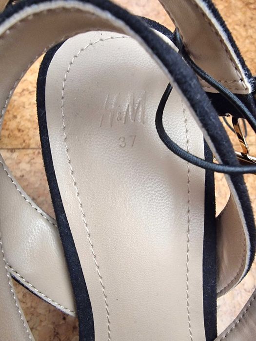 Black and Gold High-Heeled Sandals from H&M, Size 37 – New with Tag64284099761283124