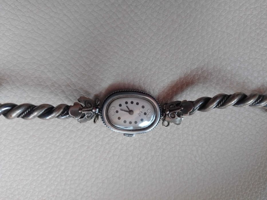 часы женские наручные производства ссср.