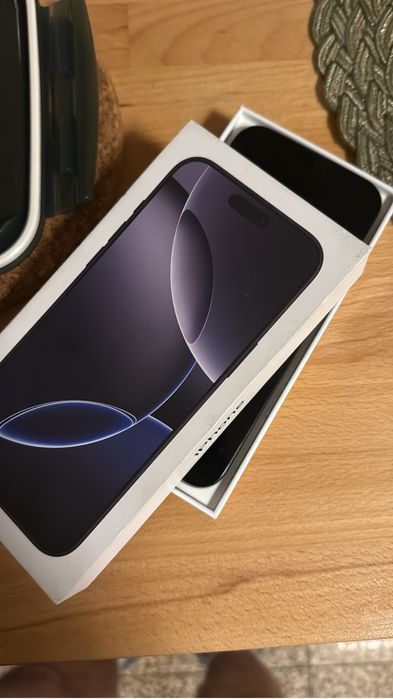 iPhone 16 Pro Max - Preto