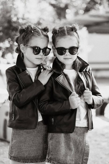 Косухи. Курточки на девочку. Кожанка на девочку. Куртки для двойни