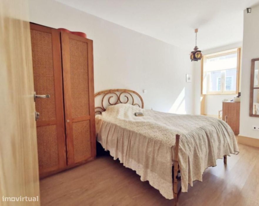 Quarto - localizado em Mafamude Porto