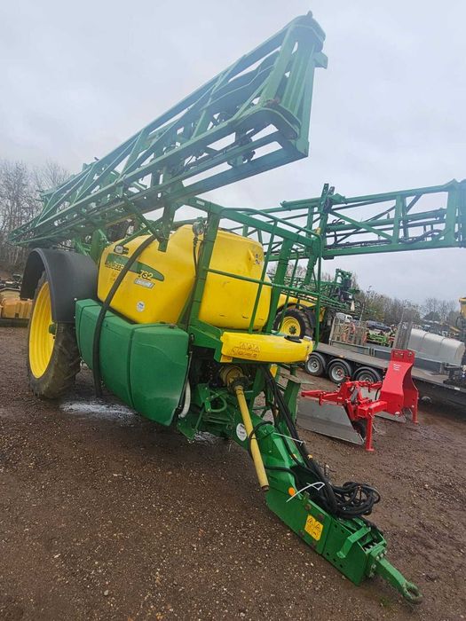 Opryskiwacz John Deere 732. 3000 litry , szerokość 24 m.  stan idealny
