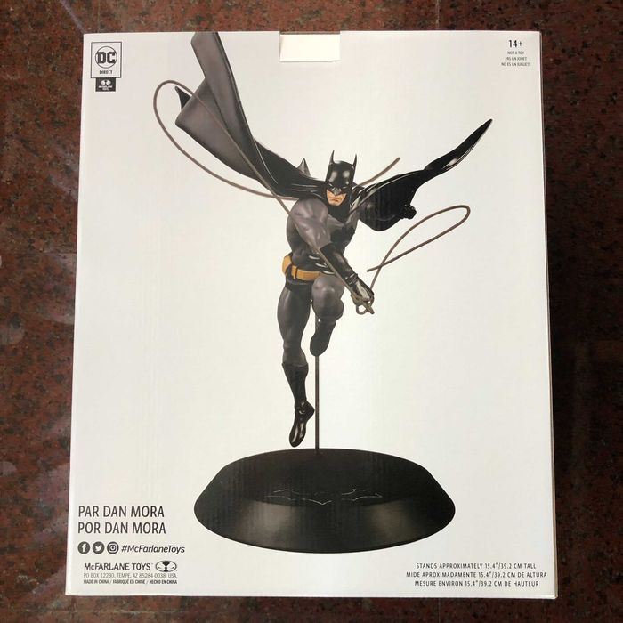 Batman by Dan Mora - DC Direct Resin 1/6 Statue - McFarlane Toys