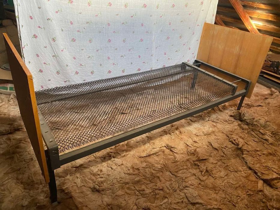 Ліжко пружинне, деревʼяне ліжко з пружинами