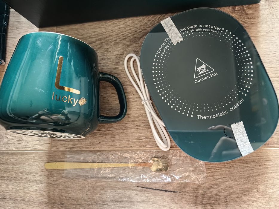 Kubek z podgrzewaczem elektrycznym