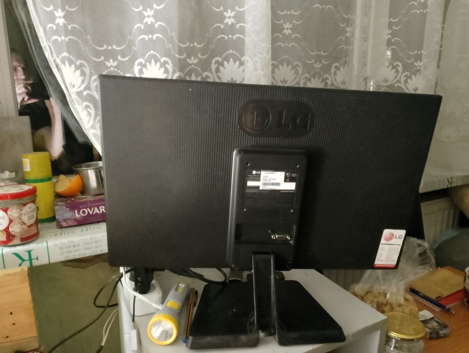 Монитор LG  LED 22 EN 33