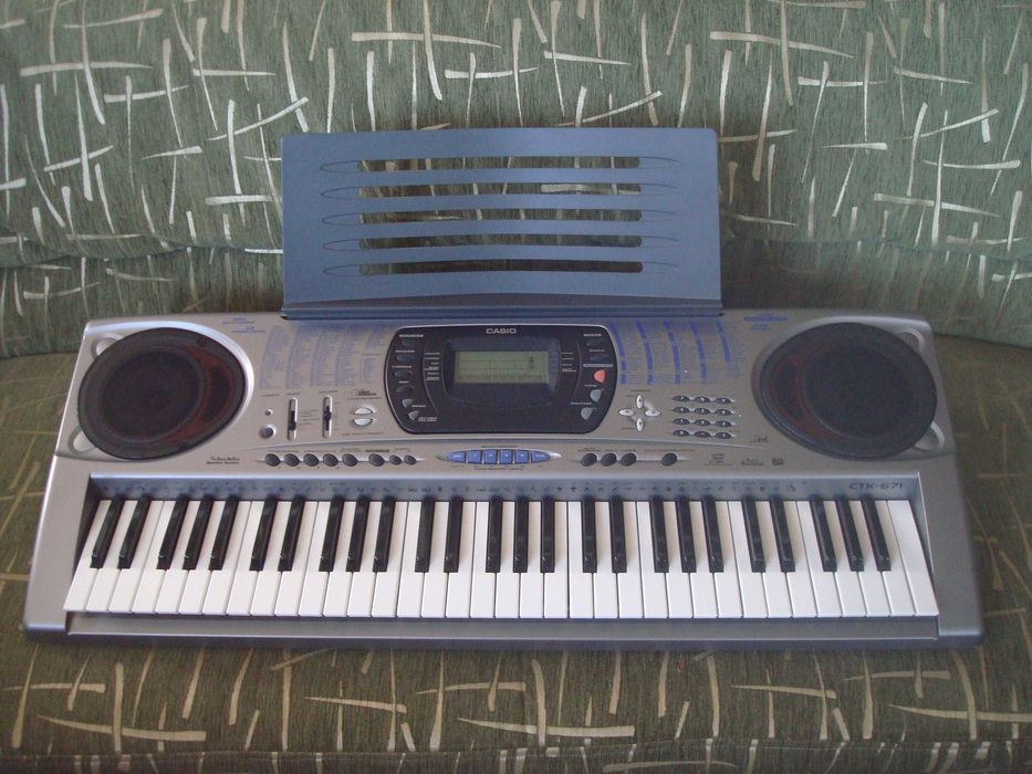Продам синтезатор Roland U-20