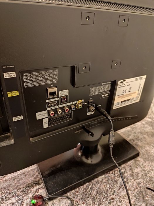 Telewizor UHD  Samsung 22 cale stan bardzo dobry Częstochowa
