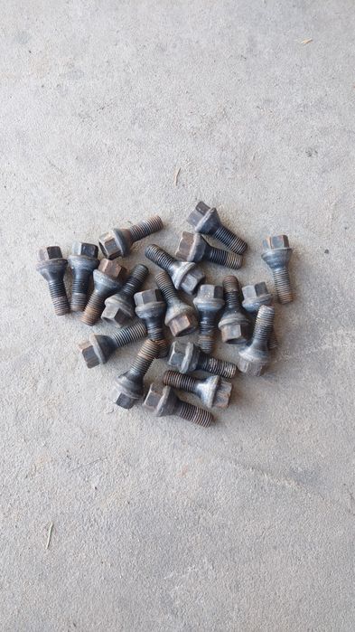 Szpilki śruby koła BMW E39 E46 E60 E90 e87 komplet