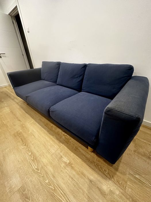 Sofa com pés em Madeira