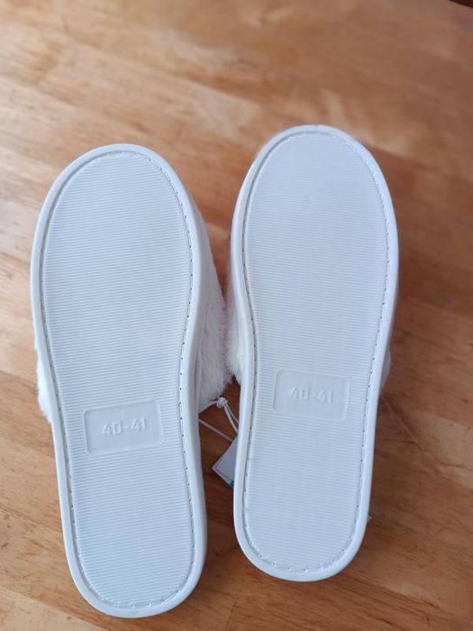 Нові!Гарні жіночі тапочки р.38/39.