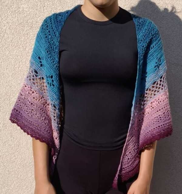 Chusta Cieniowana Ręcznie Wykonana Szydełko Hand Made 154x140x77