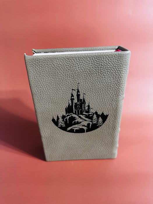 Gra o Tron – ręcznie oprawiona w skórę, unikatowa książka