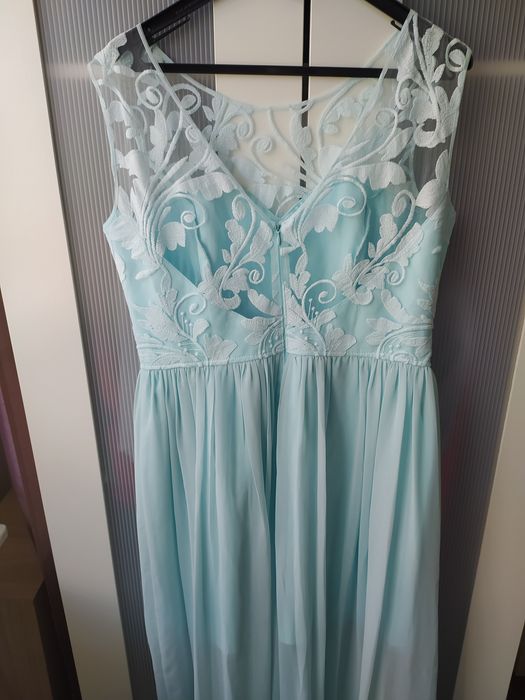 Długa błękitna sukienka