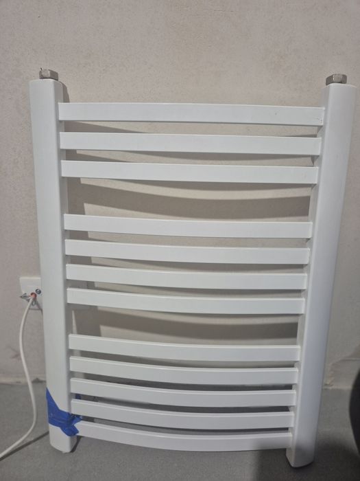 Grzejnik łazienkowy zdemontowany z nowego mieszkania