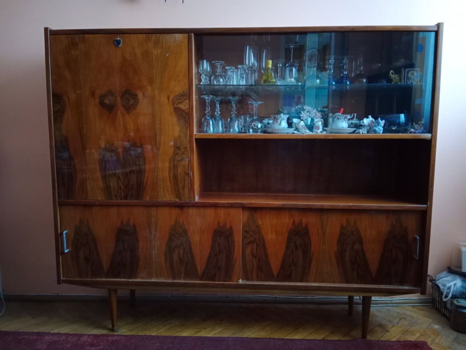 Kredens vintage z okresu PRL-u