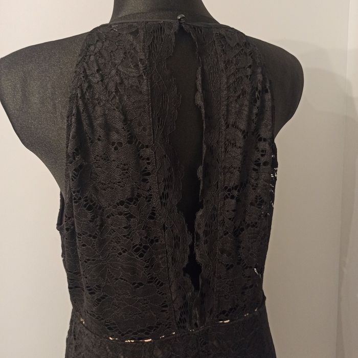 Czarna koronkowa sukienka New Look