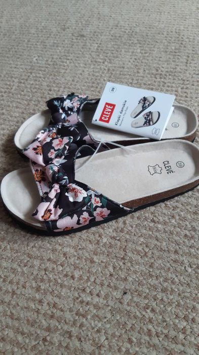 Nowe klapki damskie 39 skórzana wkładka Cleve