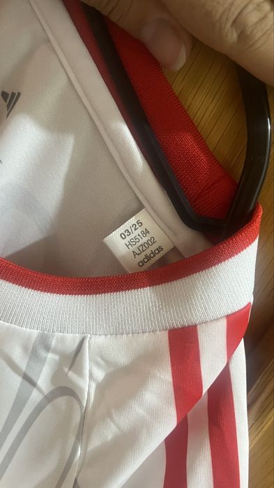 2 Camisolas Adidas SL Benfica XL – Bom Estado