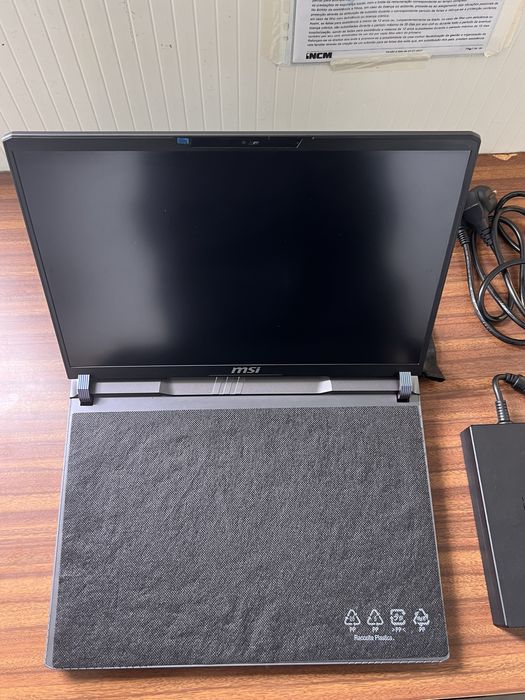 Portatil MSI Vector 16 HX AI A2XW