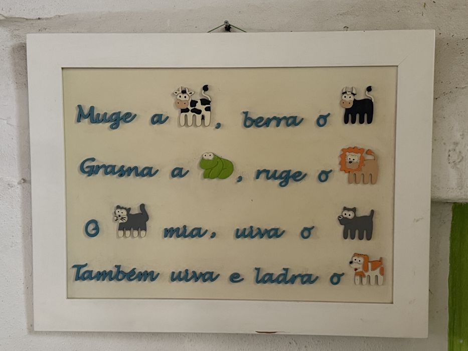 Moldura madeira com lenga-lenga e animais pintada à mão