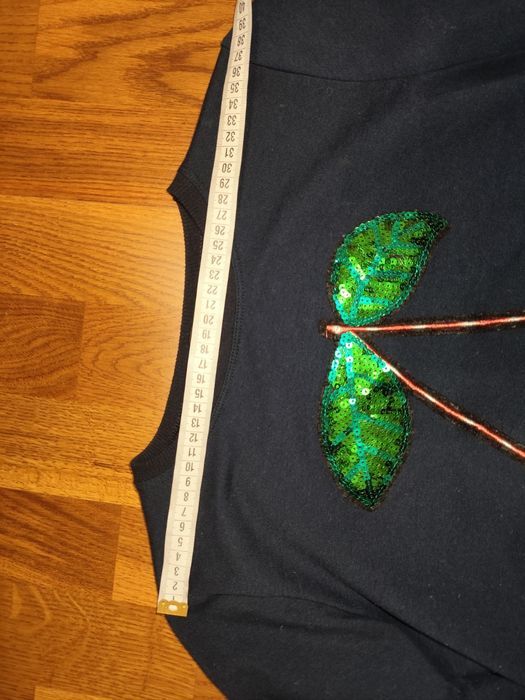 Кофта з вишеньками